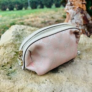 Gucci Authentic dusk pink logo cosmetic bag with logo pull
